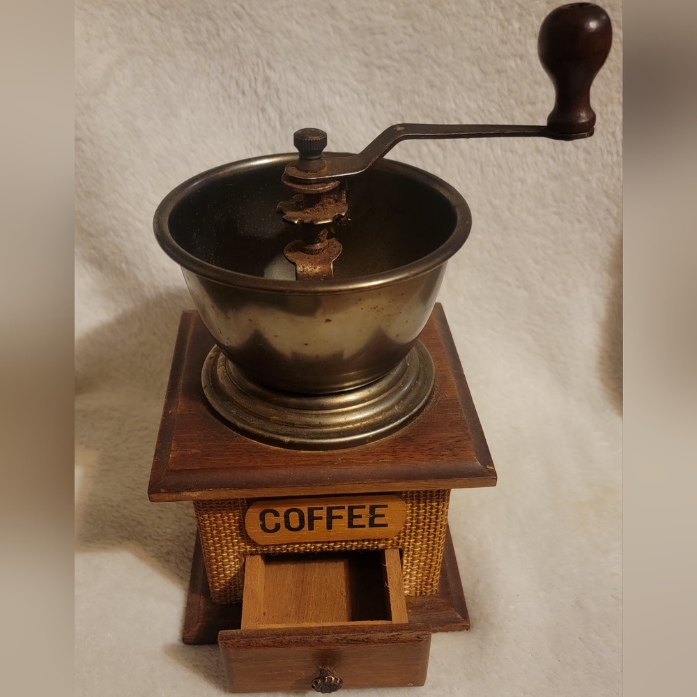 Vintage Coffee Grinder - Picture 3 of 9